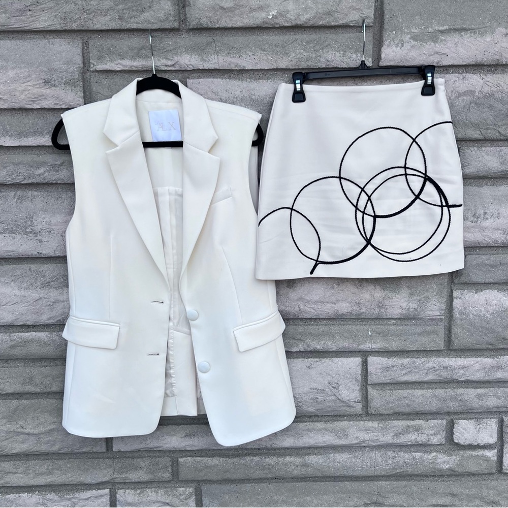 Stylish White Vest and Skirt Set with Black Circle Design by Le AL.X size xs/2